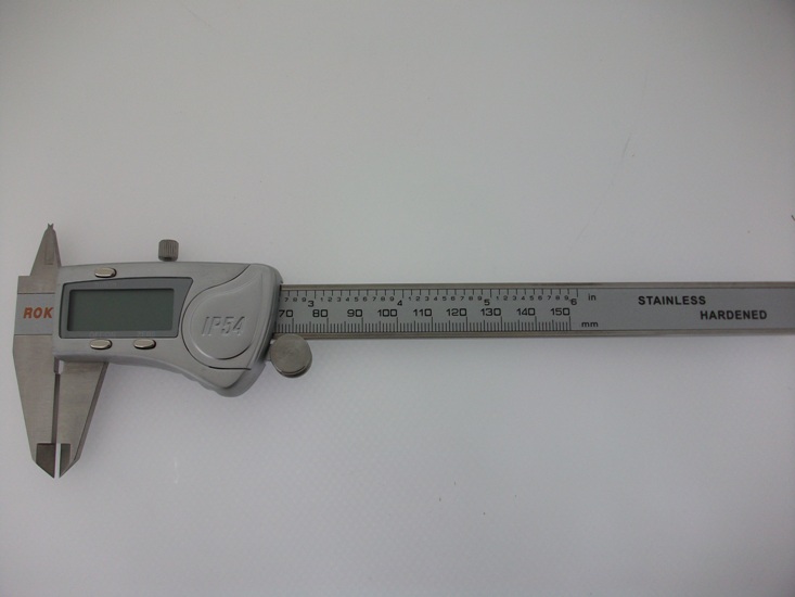 242メガバイトのデジタルノギス