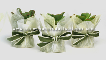 China Kundengerechtes nicht gewebtes Gewebe-Großhandelsblatt für das Verpacken Hersteller