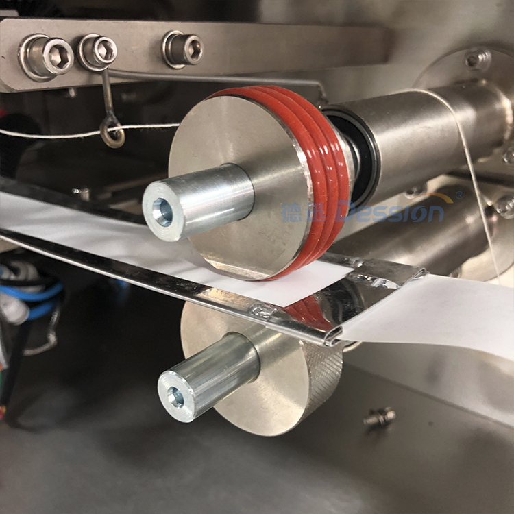 ماكينة تعبئة شاي أوراق الشاي وأكياس الشاي الصغيرة الأوتوماتيكية بالكامل من ثلاثة جوانب