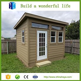 يتم استخدام كشك الحراسة كمكتب استراحة حارس أو متجر في الشارع