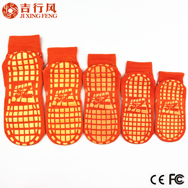 Chine Le modèle le plus populaire de trampoline parc anti dérapant chaussettes, chaussettes de gros custom en Chine fabricant