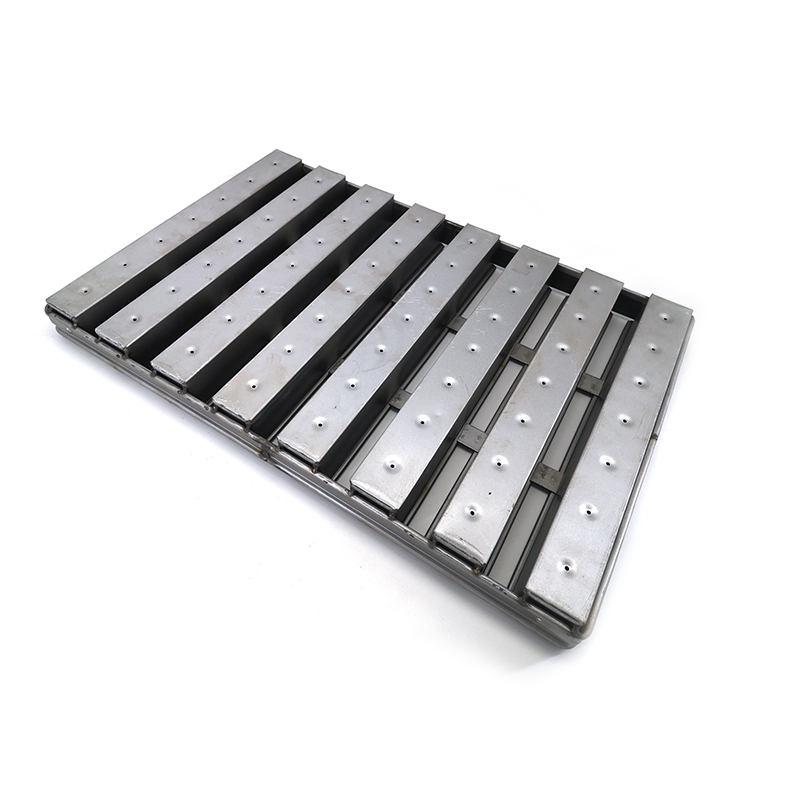 8 Strap Loaf Bread Pan Set