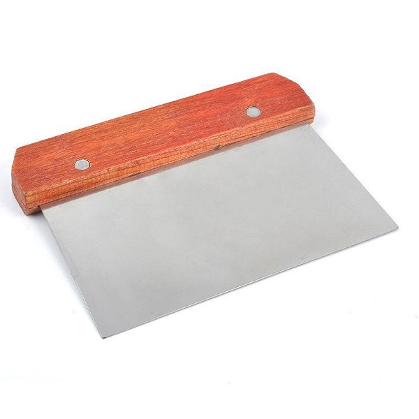 Raspador de pasta de acero inoxidable con mango de madera